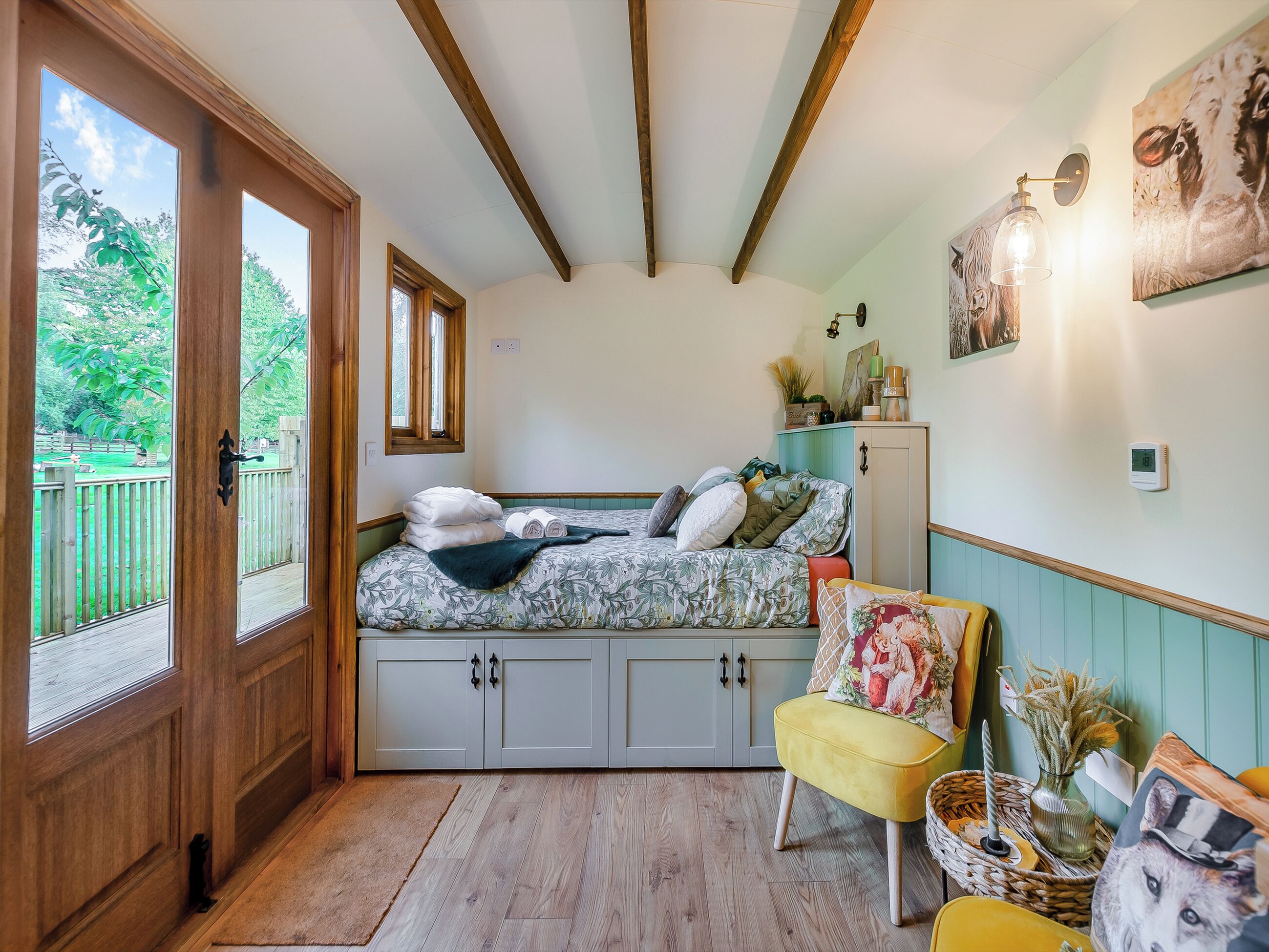 1 bedroom, bed sheets
