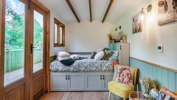 1 bedroom, bed sheets