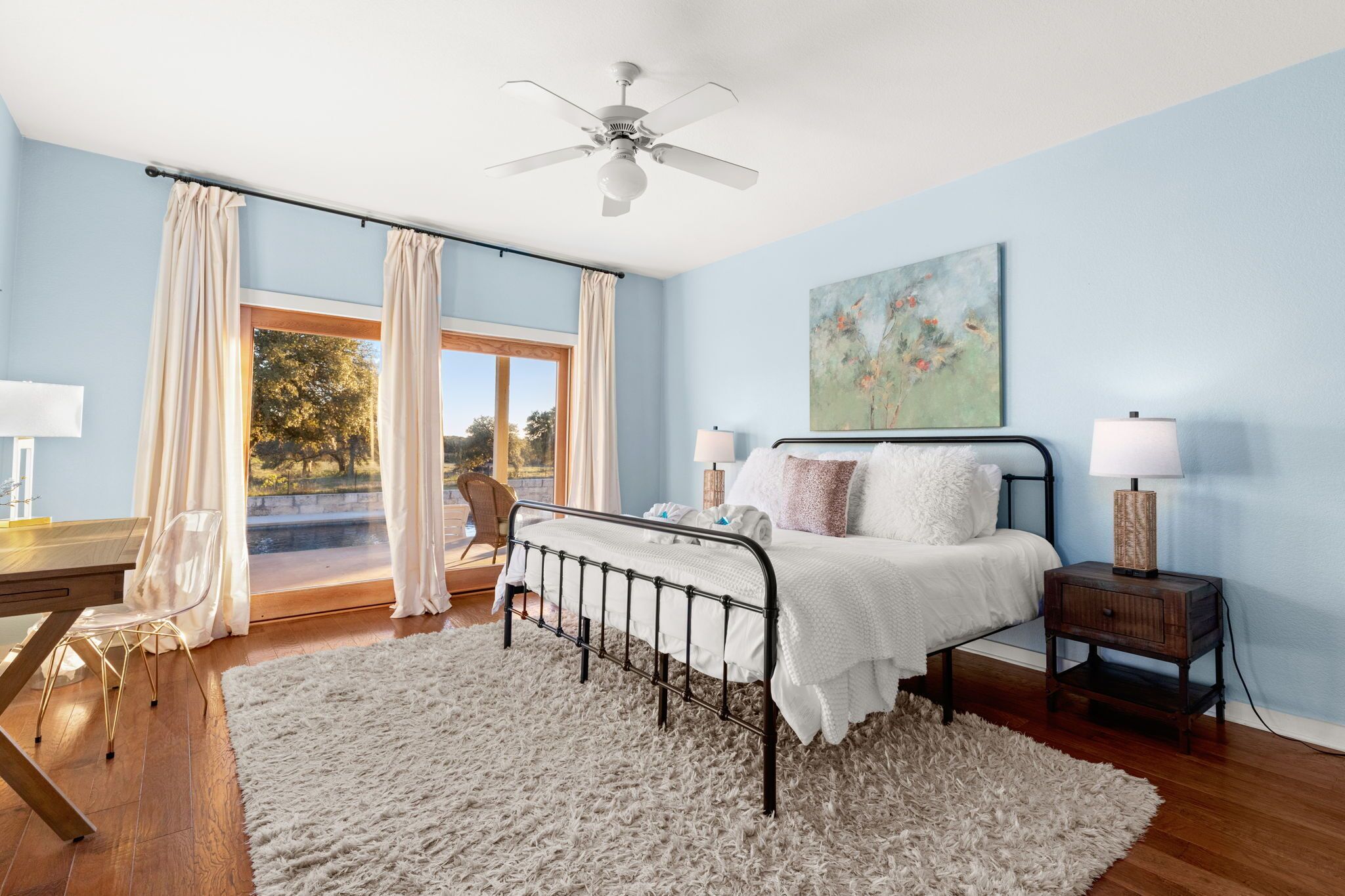 4 bedrooms, desk, iron/ironing board, travel crib