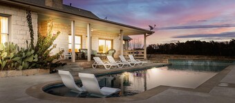 Private Ranch-Chef's Kitchen-King Bed-Large Pool-heated for additional charge