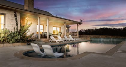 Private Ranch-Chef's Kitchen-King Bed-Large Pool-heated for additional charge