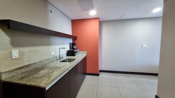 Fridge, microwave, oven, coffee/tea maker