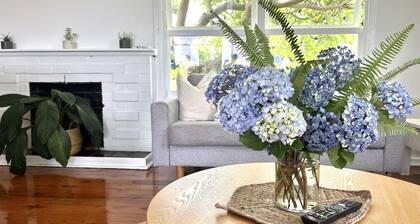 Sandon Beach Cottage-beach, escarpment, cafes- Pet friendly!