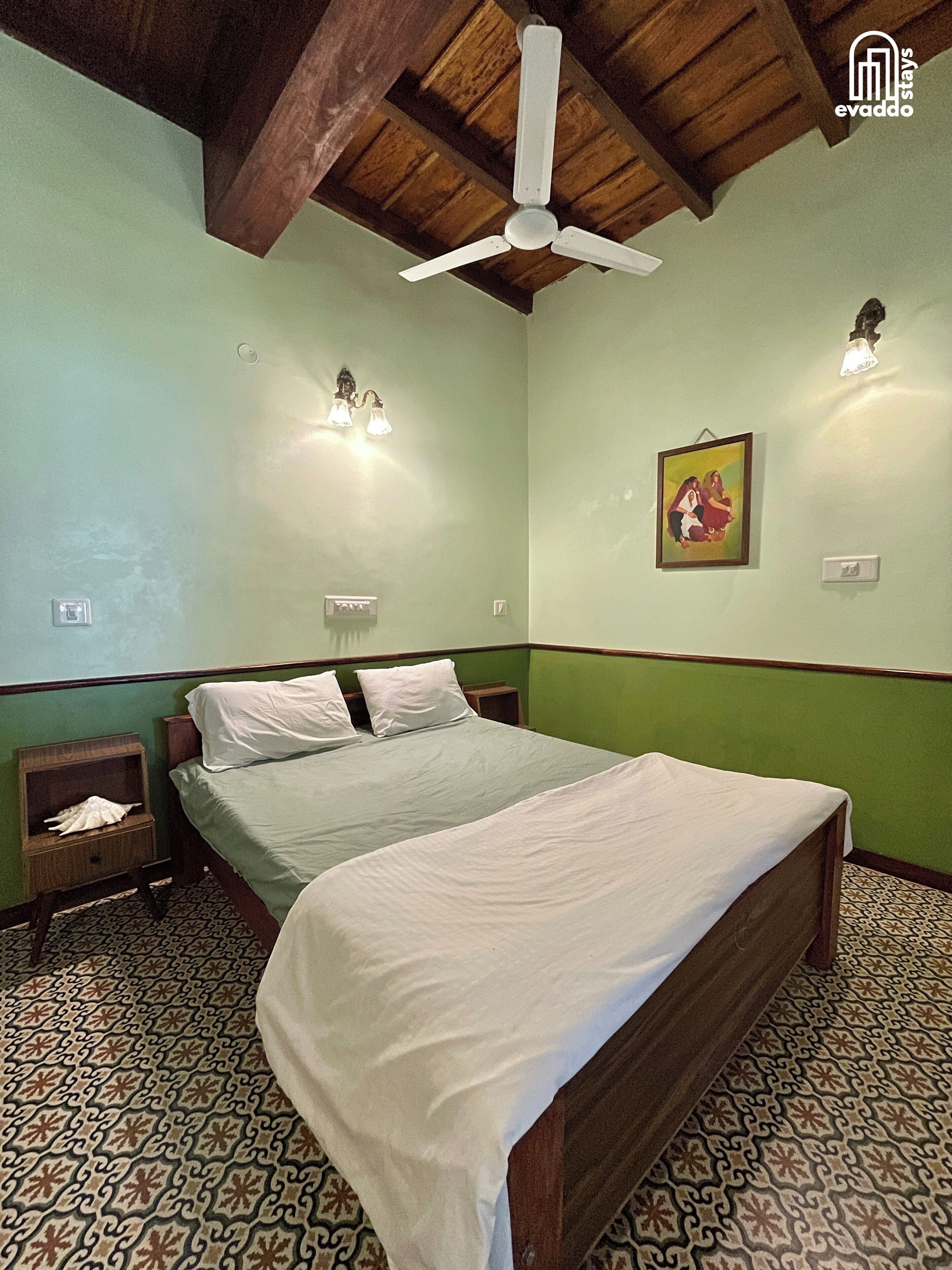 3 bedrooms, desk, iron/ironing board (on request), WiFi (free)