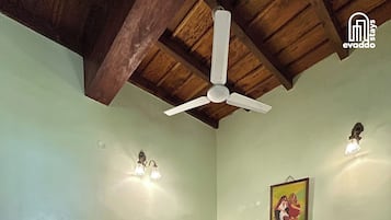3 bedrooms, desk, iron/ironing board (on request), WiFi (free)