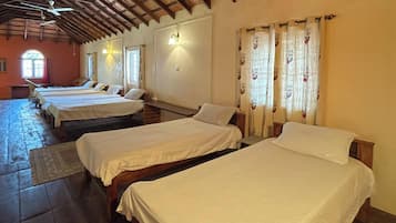 3 bedrooms, desk, iron/ironing board (on request), free WiFi