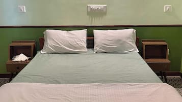 3 quartos, escrivaninha, ferros/tábuas de passar roupa
