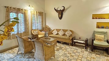 Family Villa, 3 Bedrooms | Living area
