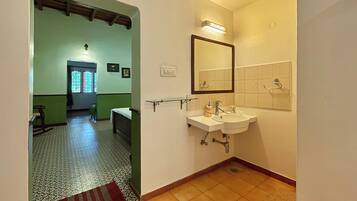 Free toiletries, hair dryer