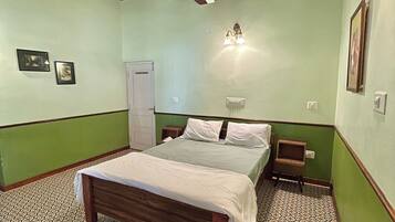 3 bedrooms, desk, iron/ironing board (on request), WiFi (free)