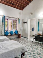 3 habitaciones, escritorio, tabla de planchar con plancha y wifi gratis 