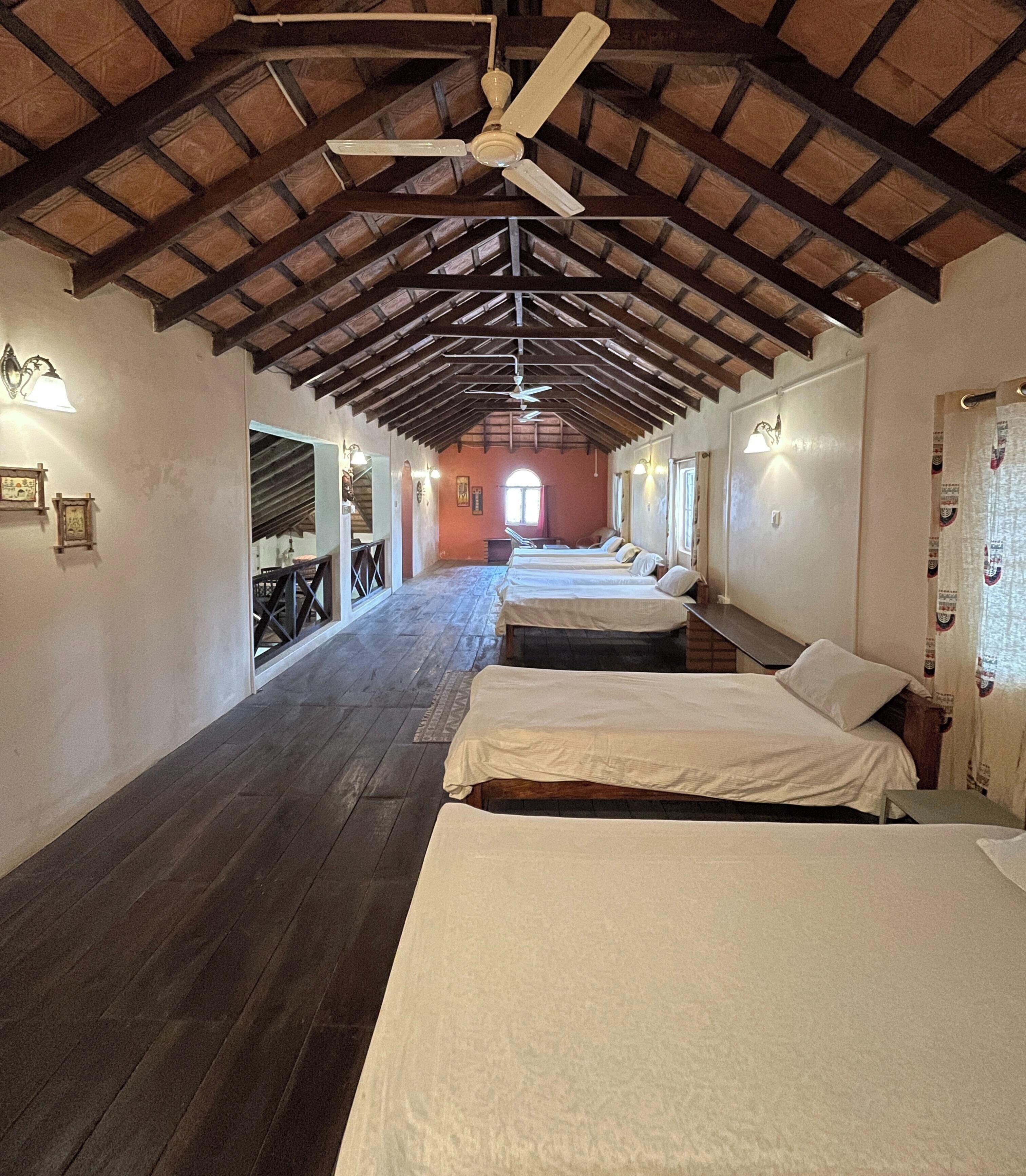 3 bedrooms, desk, iron/ironing board (on request), free WiFi