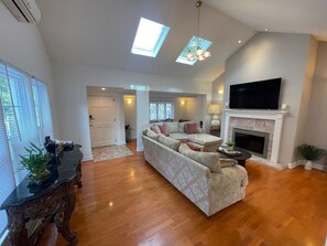 تلفزيون ذكي، مشغل دي في دي، كُتُب، طابعة