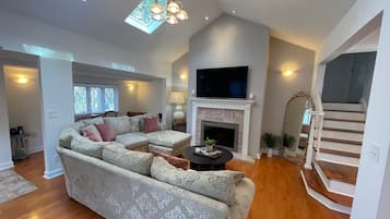 TV connectée, lecteur de DVD, livres, imprimantes