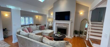 Smart TV, DVD player, books, printers