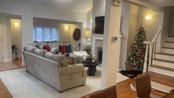 Smart TV, DVD player, books, printers