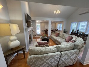 Smart TV, DVD player, books, printers