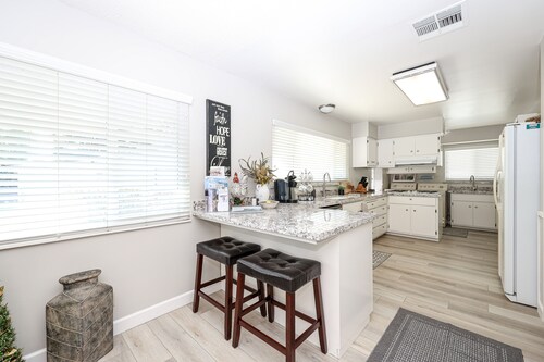 Gateway to Yosemite, Mins to UC Merced, Beautiful 3 Bedroom, 2 Bath home.  