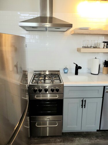 Beerwhistle Blonde Studio Apt in Historic Florence