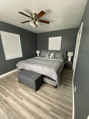 2 Schlafzimmer, Schreibtisch, Bügeleisen/Bügelbrett, kostenloses WLAN