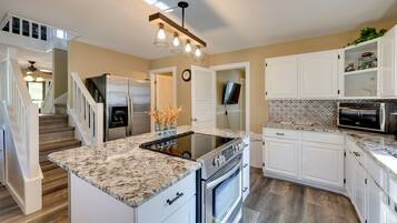 Microwave, dishwasher, coffee/tea maker, cookware/dishes/utensils
