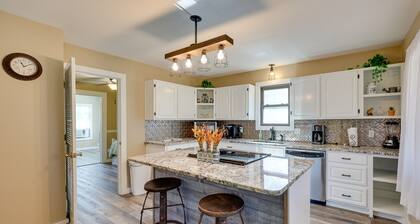 Riverfront Arkansas Abode - Furnished Deck & Grill