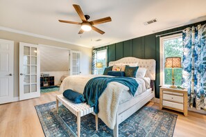 2 bedrooms, desk, travel cot, WiFi