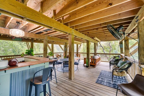 Riverfront Cuero Vacation Home w/ Spacious Deck!