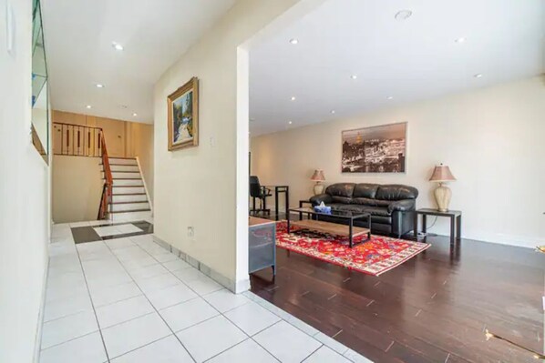 Interior - Affordable 3Br in Brampton Good for young families
(Brampton)