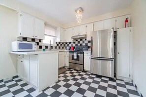 Private kitchen - Affordable 3Br in Brampton Good for young families
(Brampton)