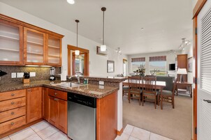 全景套房 | 私人厨房 | 大冰箱、微波炉、烤箱、洗碗机