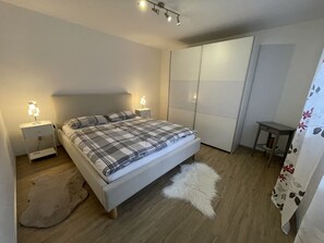 1 chambre, lit parapluie, Wi-Fi gratuit, draps fournis