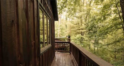 Hemlock Haven,Hot-tub,Private,30 min to Penn State