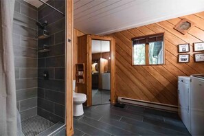 Towels, soap, shampoo, toilet paper