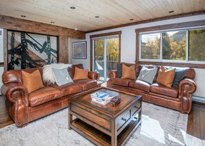 Smart TV, fireplace, books, stereo - Mountain Retreat Minutes to Vail Resort (Vail)