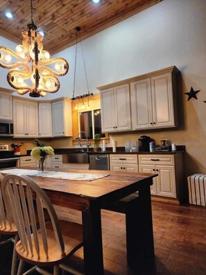 Dining - Family Farm Stays, Corporate Retreats & Intimate Events (Lebanon)