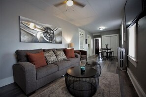 TV - Manitou Apartment 2A (Manitou Springs)