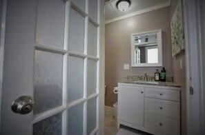 Bathroom - Manitou Apartment 2A (Manitou Springs)