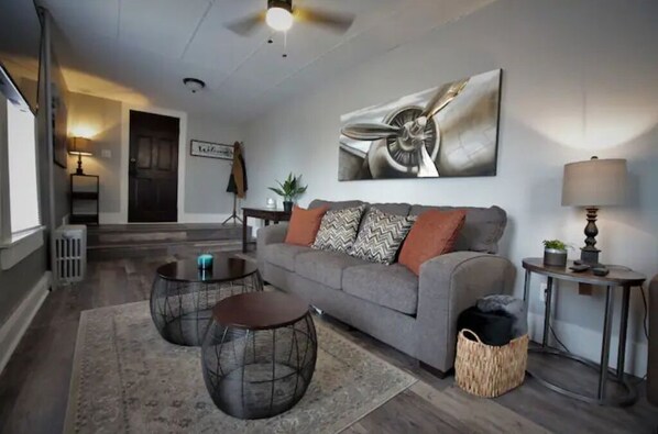 Living area - Manitou Apartment 2A (Manitou Springs)