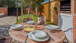 Outdoor dining - La Casa del Naturalista  El Bosque by Ruralidays (Cádiz)