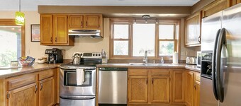 EVL Après4All: game rm,hot tub,steps 2 town&trails