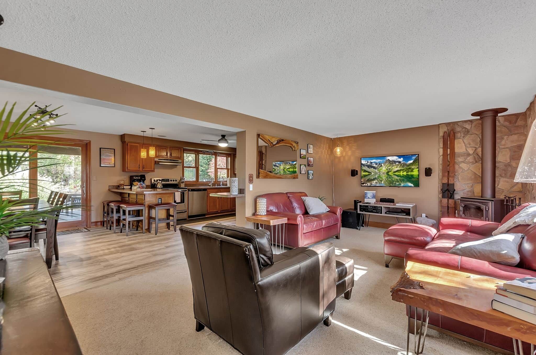 TV, fireplace, DVD player, stereo