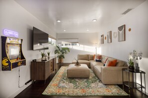 Smart-TV, peis, fotballspill og bøker