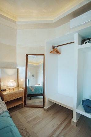 Egyptian cotton sheets, premium bedding, pillow-top beds, in-room safe