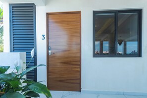 Coastal Charm - Standard Room | Sábanas de algodón egipcio y ropa de cama de alta calidad 