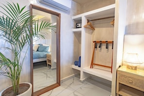 Ocean Breeze - Standard King Room -  Casa Nawalli Puerto Vallarta Boutique Hotel - Adults Only (Puerto Vallarta)