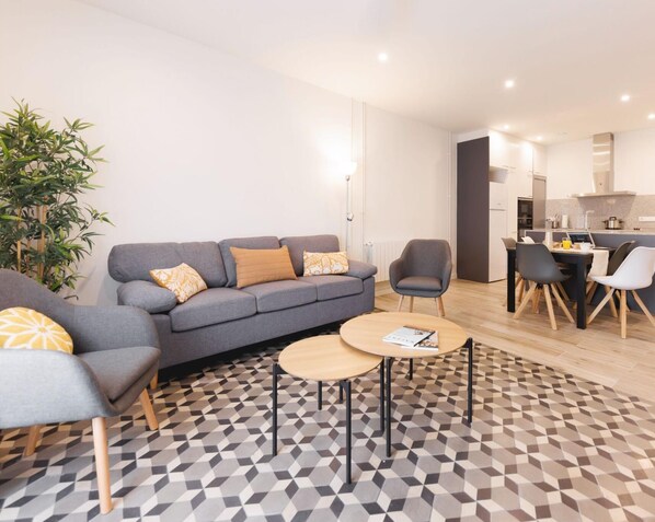 Living area - Ciutadans Penthouse - Holiday Apartment in Girona | Bravissimo (Girona)