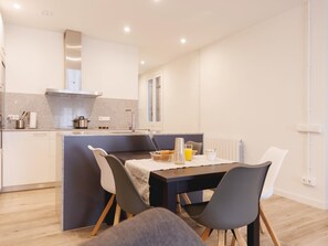 Dining - Ciutadans Penthouse - Holiday Apartment in Girona | Bravissimo (Girona)