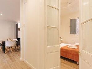 3 bedrooms, iron/ironing board, Internet, bed sheets - Ciutadans Penthouse - Holiday Apartment in Girona | Bravissimo (Girona)