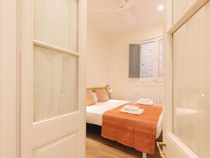 3 bedrooms, iron/ironing board, Internet, bed sheets - Ciutadans Penthouse - Holiday Apartment in Girona | Bravissimo (Girona)